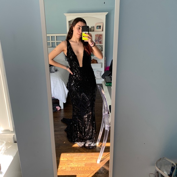 Embellished black gown - Picture 3 of 4